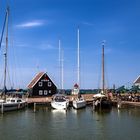 Am Hafen von Marken