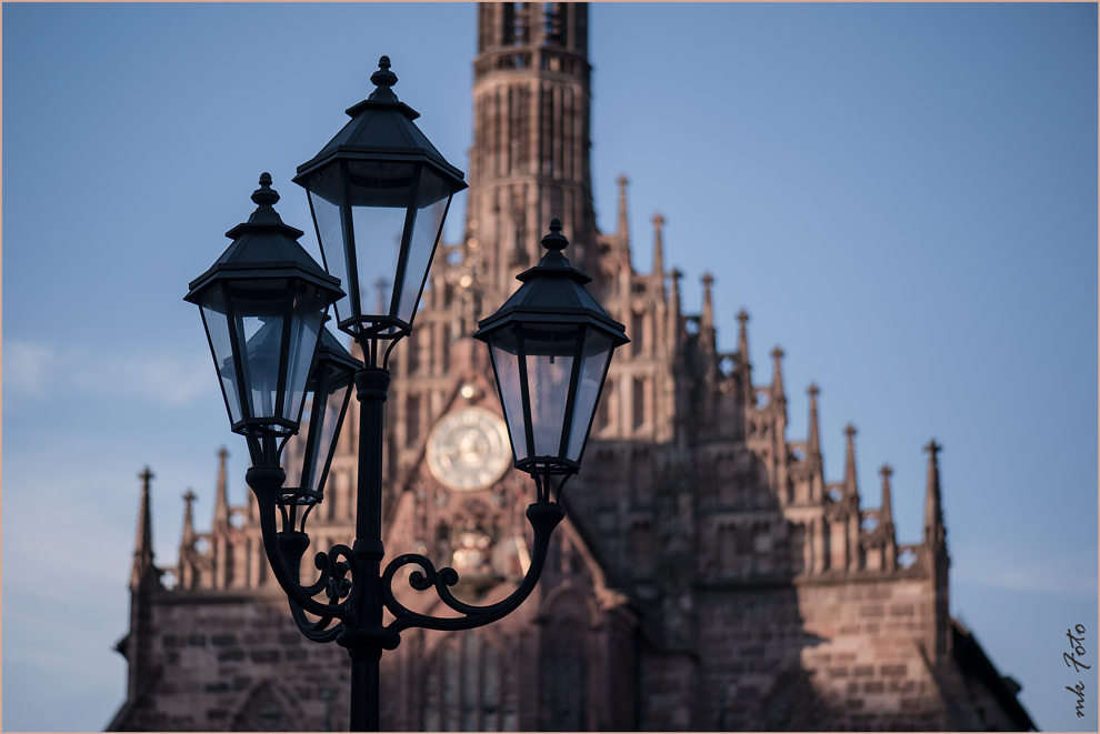 Am Hauptmarkt mit Frauenkirche