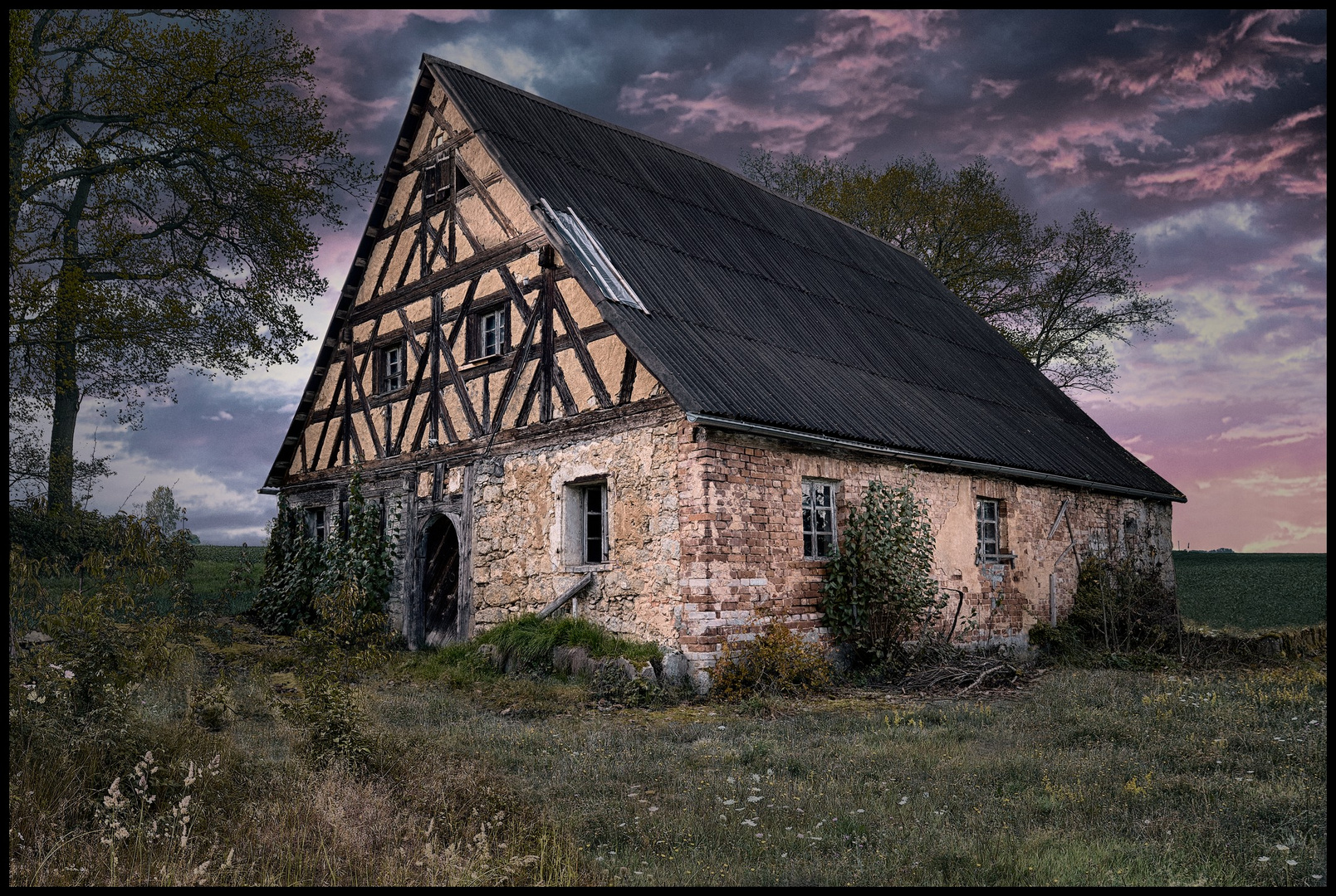 am Haus hinter dem Dorf