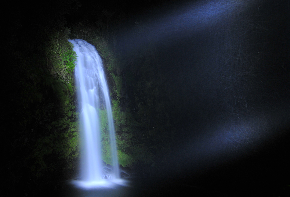 Am heiligen Wasserfall