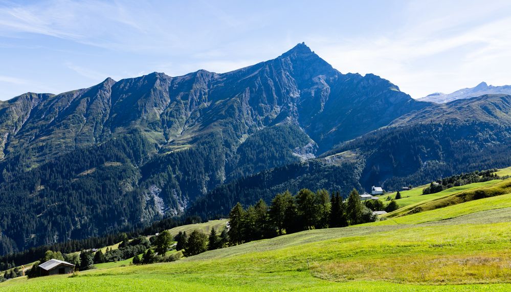 Am Heinzenberg mit Blick auf den Piz Beverin (2998 m.ü.M.)