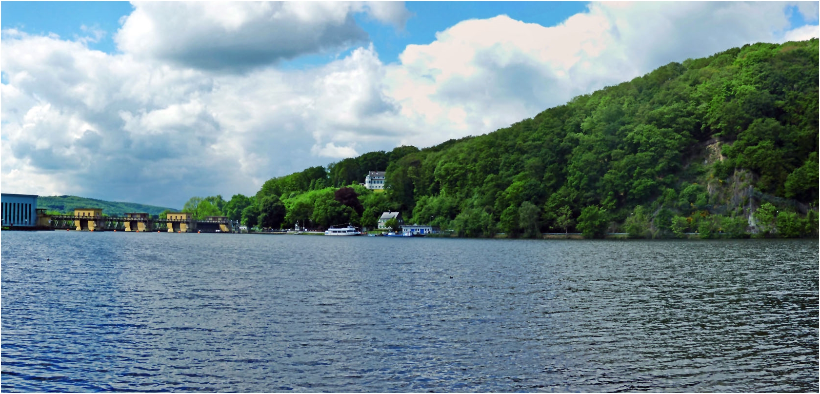 Am Hengsteysee - Blick auf das Laufwasserkraftwerk Hengstey