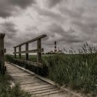 Am Himmel dunkle Wolken ziehen