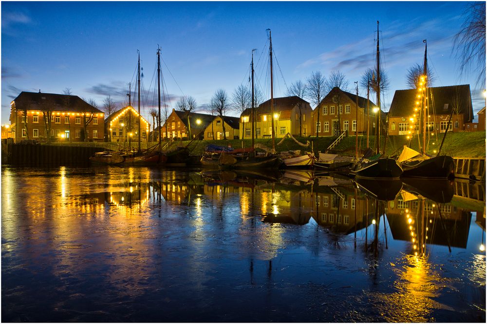 Am historischen Hafen in Carolinensiel