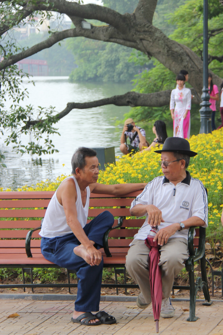 Am Hoan Kiem See in Hanoi