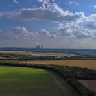 Am Horiziont das Kraftwerk Lippendorf