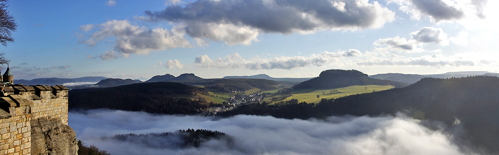 Am Horizont die beiden höchsten der Sächsischen Schweiz mit dem ...