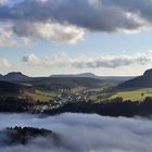 Am Horizont die beiden höchsten der Sächsischen Schweiz mit dem ...