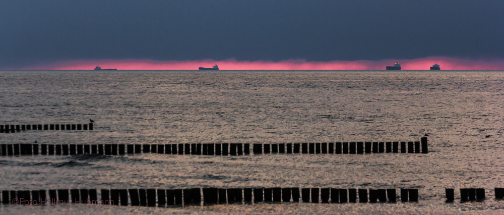 AM HORIZONT WAREN VIER SCHIFFE