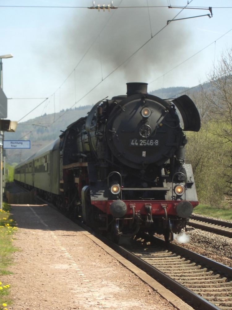 Am Hp Bengel (Mosel) mit Lok 44 2546-8