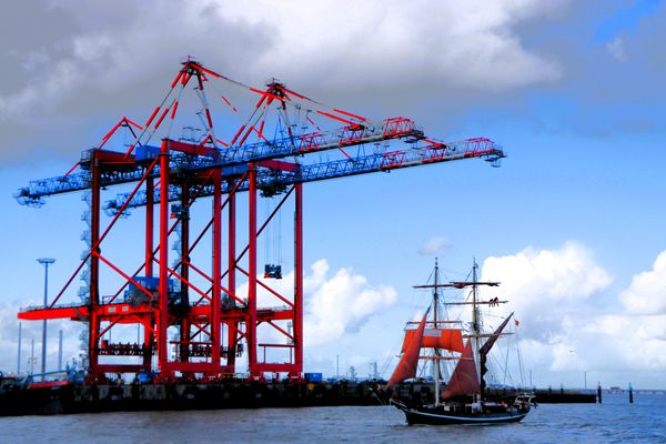 Am Jade Weser Port vorbei