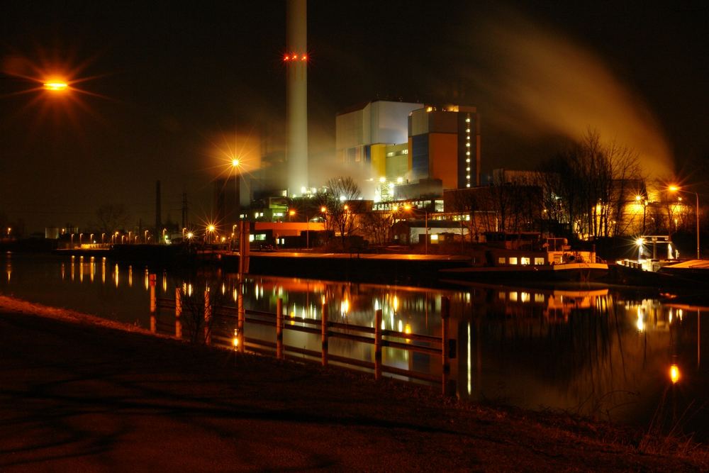 Am Kanal bei Nacht