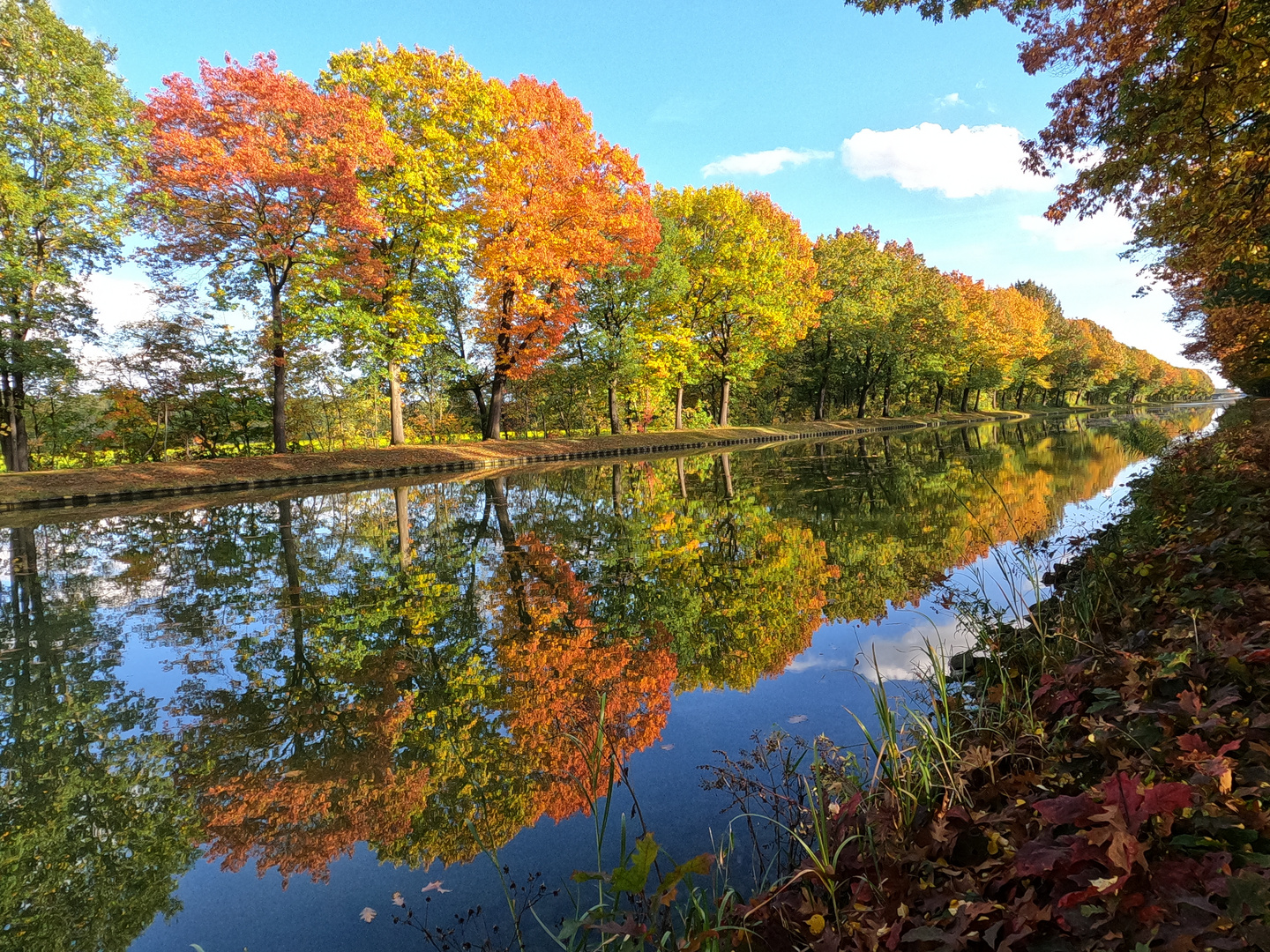 Am Kanal im Oktober