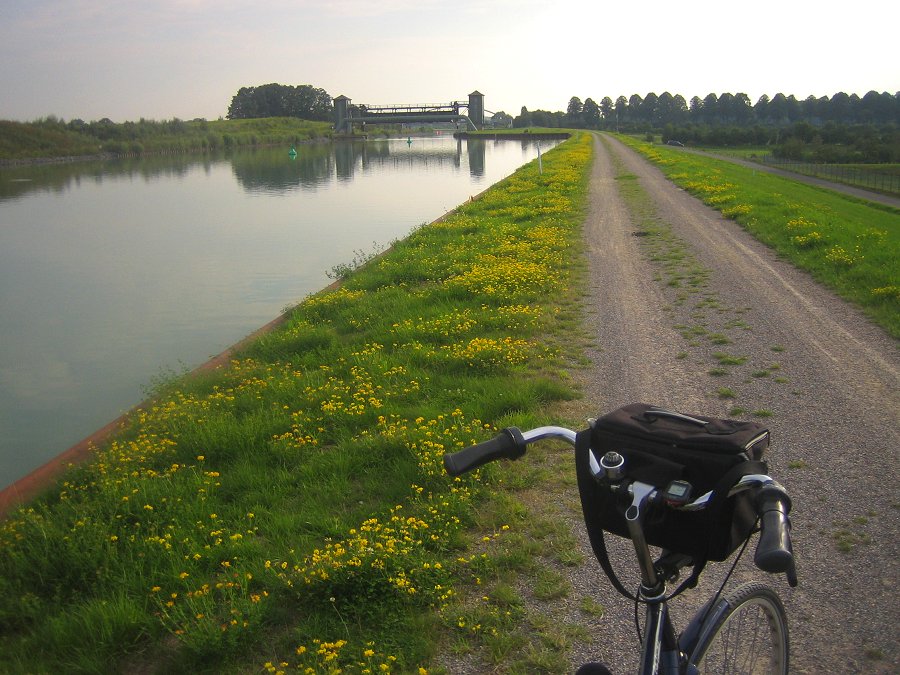 am Kanal unterwegs