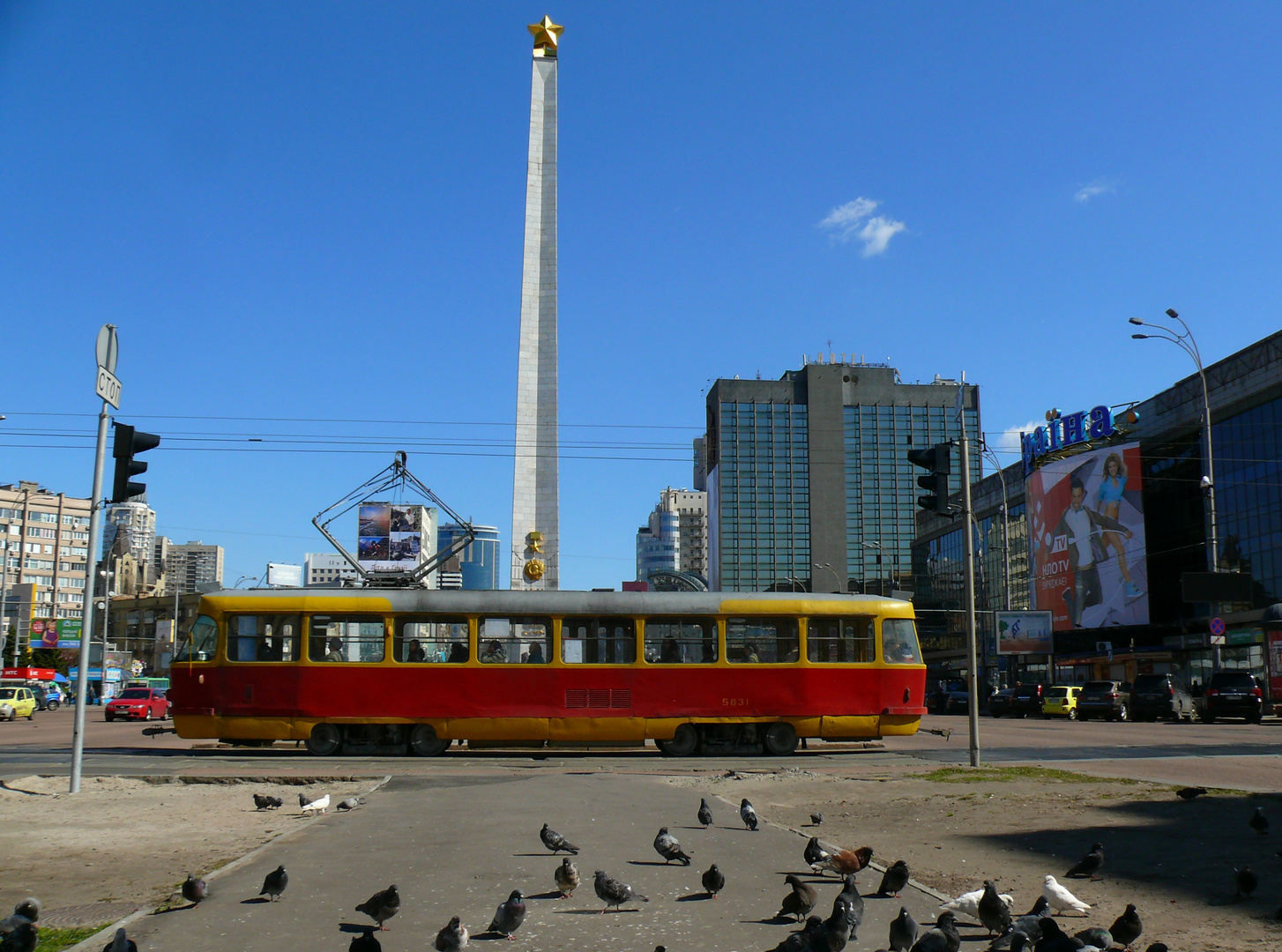 Am Kaufhaus "Ukraina" in Kiew