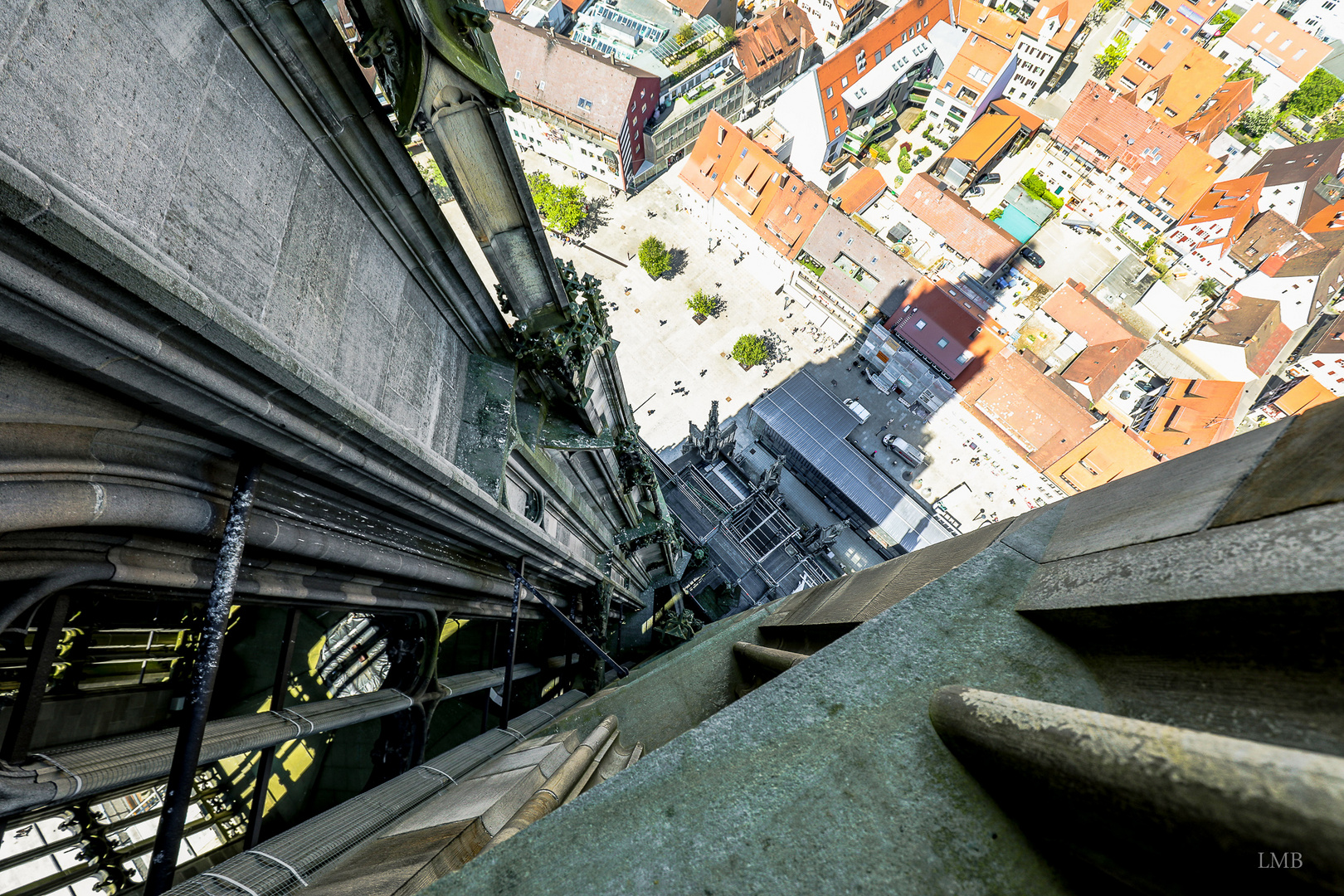 Am Kirchturm hinunter