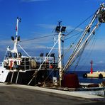 am kleinen Hafen der Insel