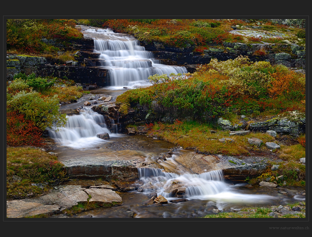 Am kleinen Wasserfall