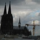 Am Kölner Dom wird immer gebaut,...aus Sicht über den Dächern der Stadt