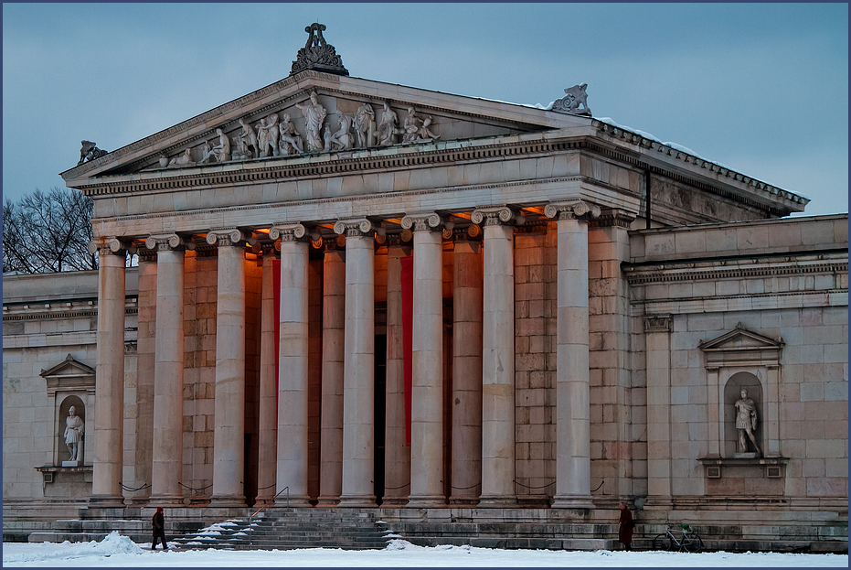 ... am Königsplatz...