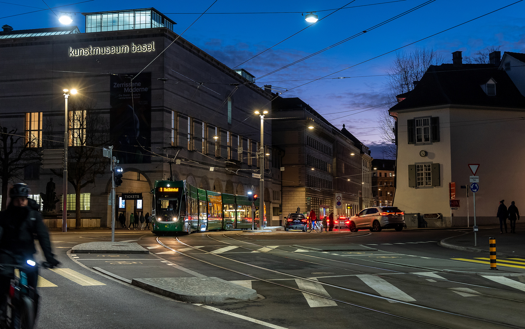 Am Kunstmuseum am Abend