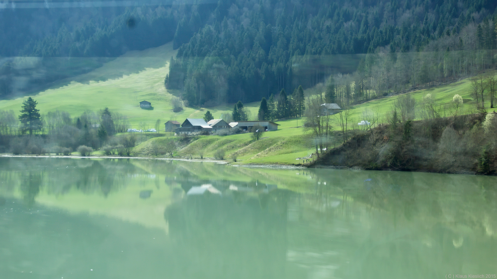 Am Lac du Vernec...aus dem fahrenden Zug Ri Gstaad aufgenommen