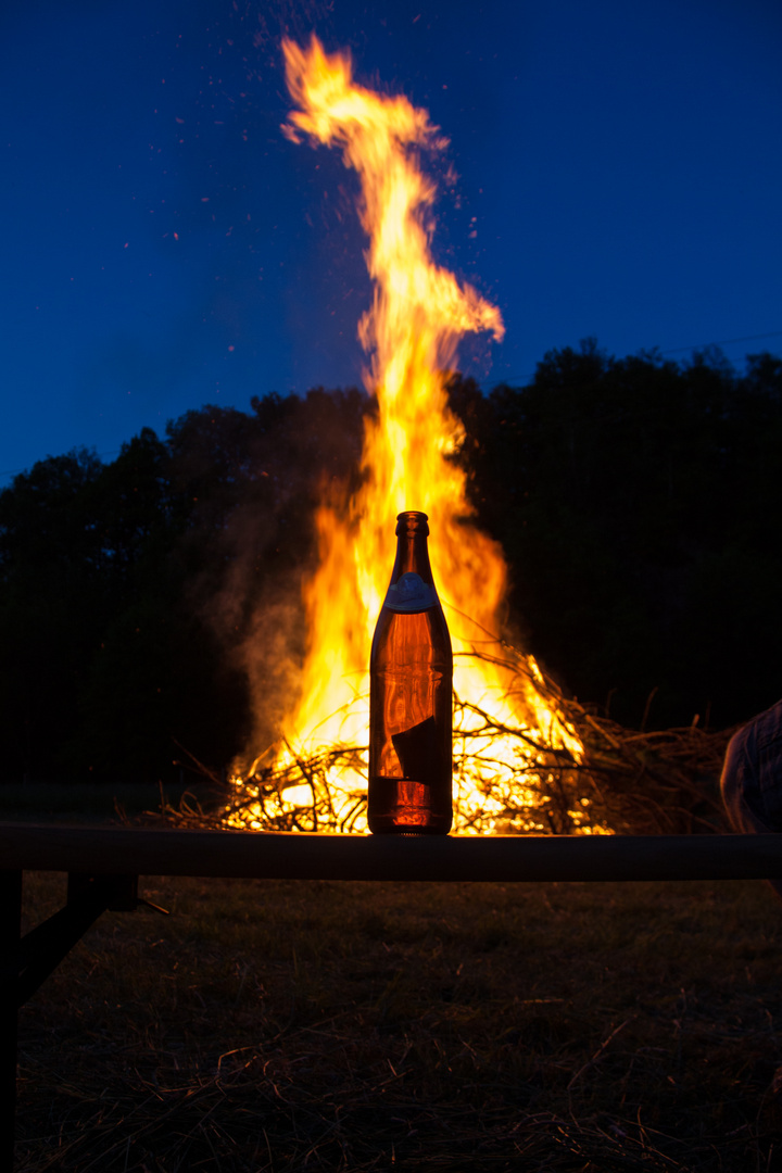 Am Lagerfeuer