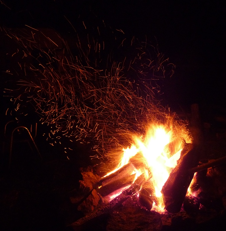 Am Lagerfeuer