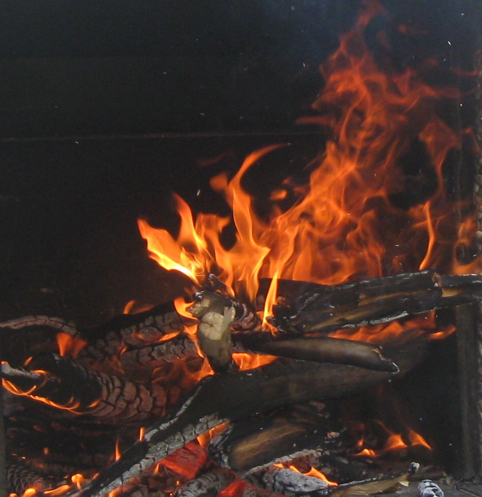 am Lagerfeuer im Jura