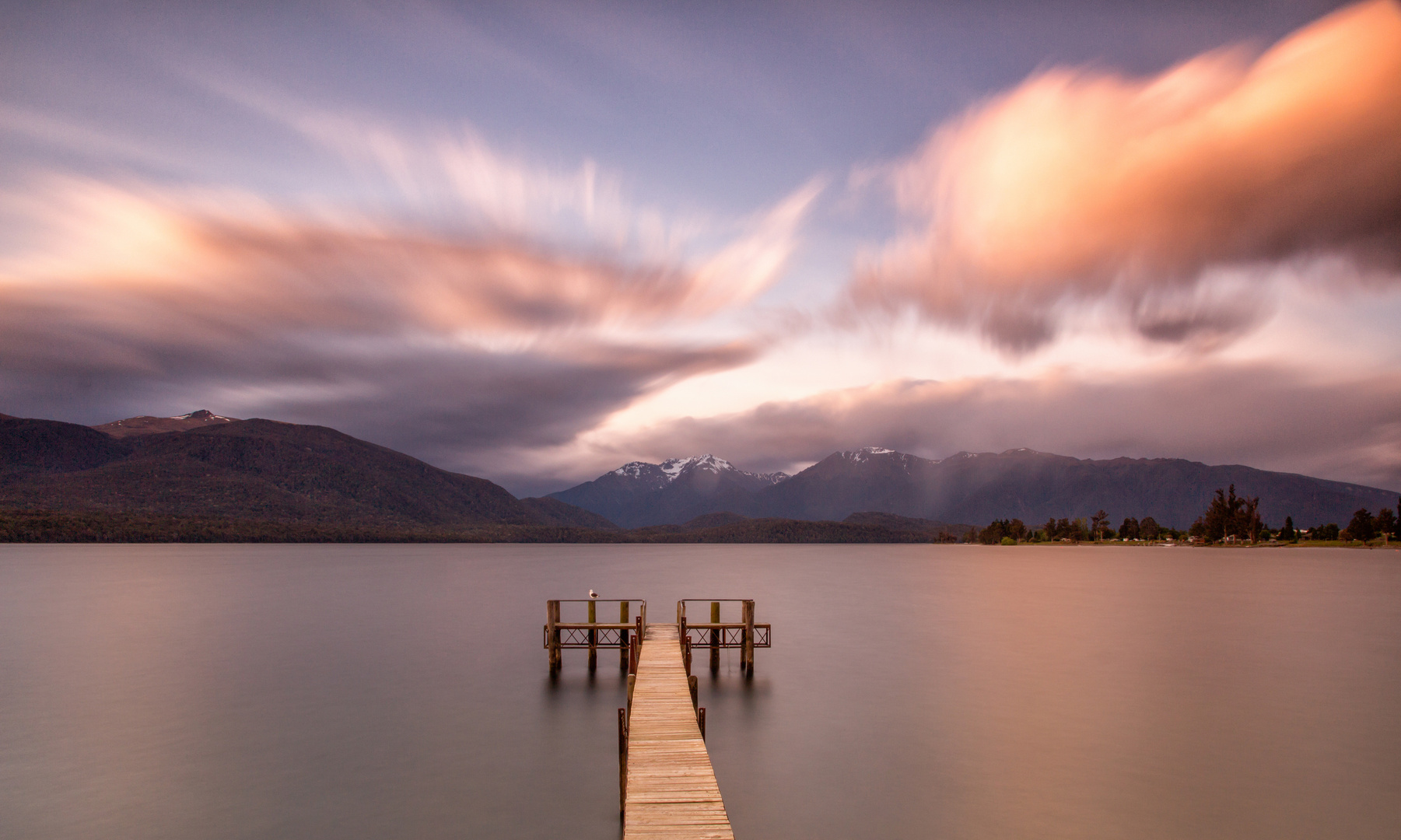 Am Lake Te Anau