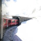 Am Lej Pitschen fahren wir in einen Lawinenschutztunnel