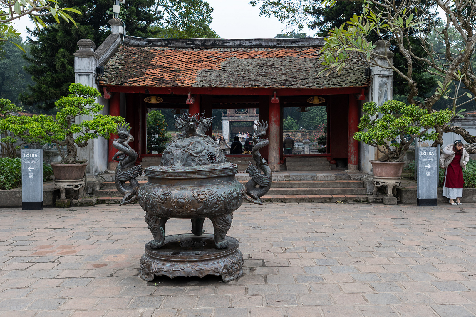 am Literaturtempel in Hanoi