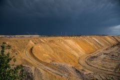 am Loch, es wird was aufgefüllt in Garzweiler