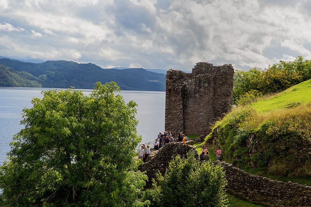 Am Loch Ness