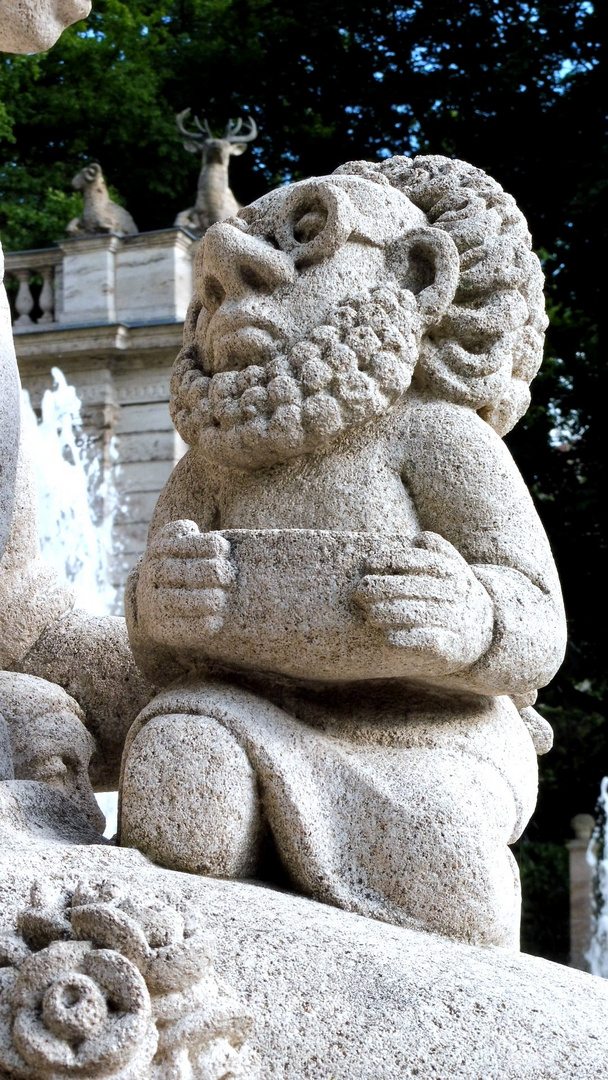 am Märchenbrunnen- Detail einer Bunnenfigur