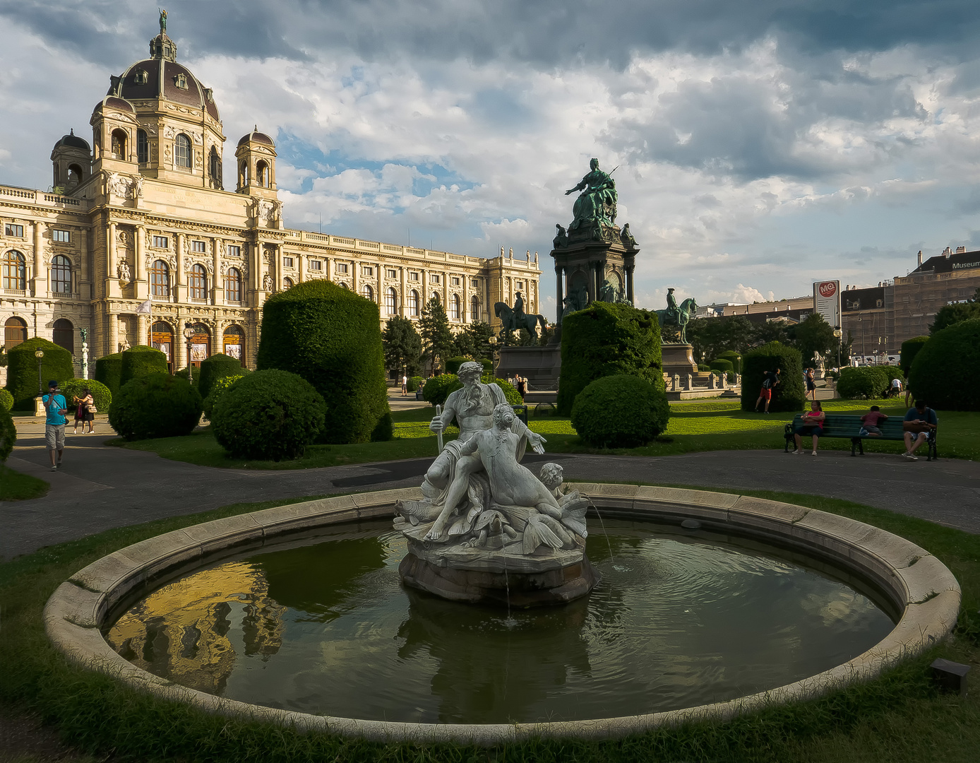 Am Maria-Theresien-Platz (3) 