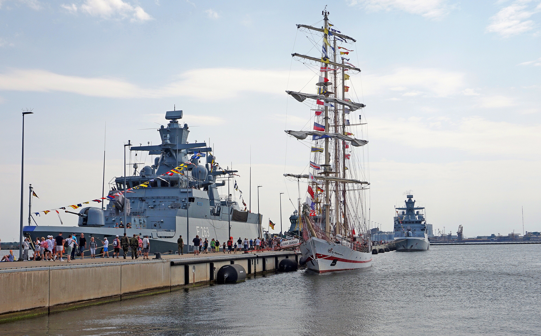 Am Marinestützpunkt verankert