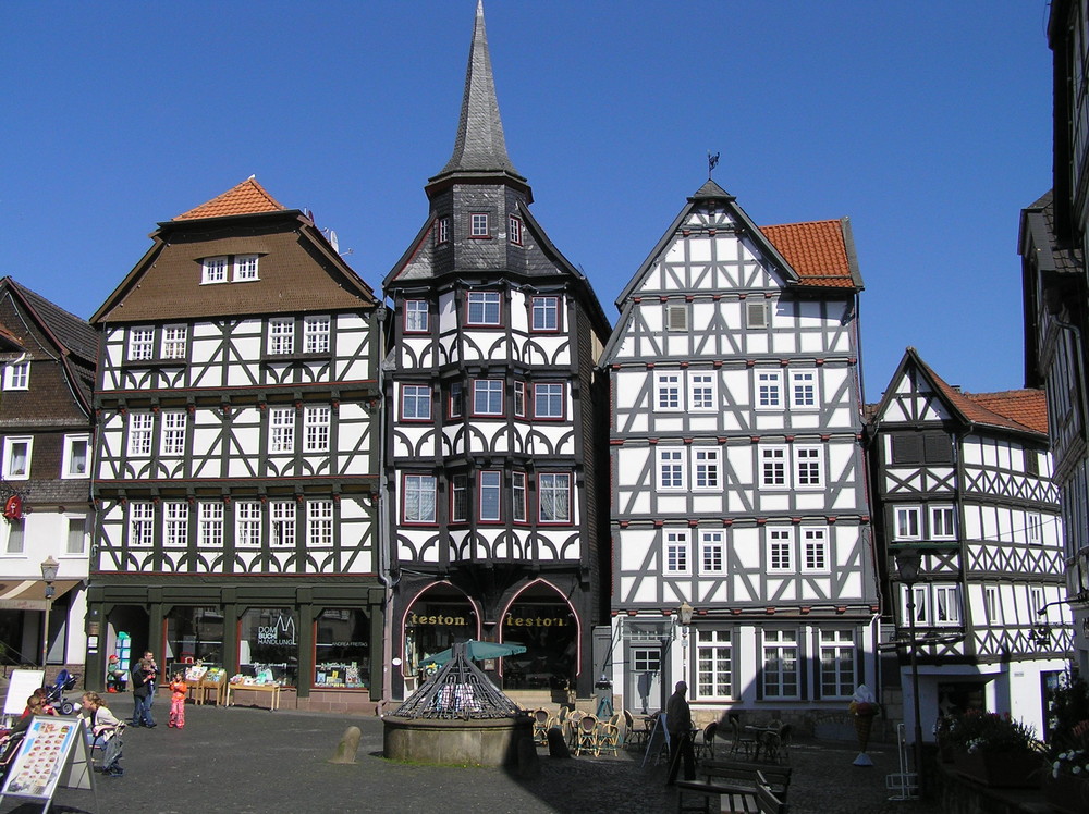 " AM MARKTPLATZ IN FRITZLAR "