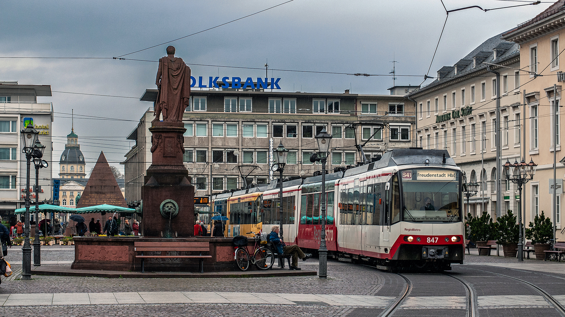 Am Marktplatz in Karlsruhe