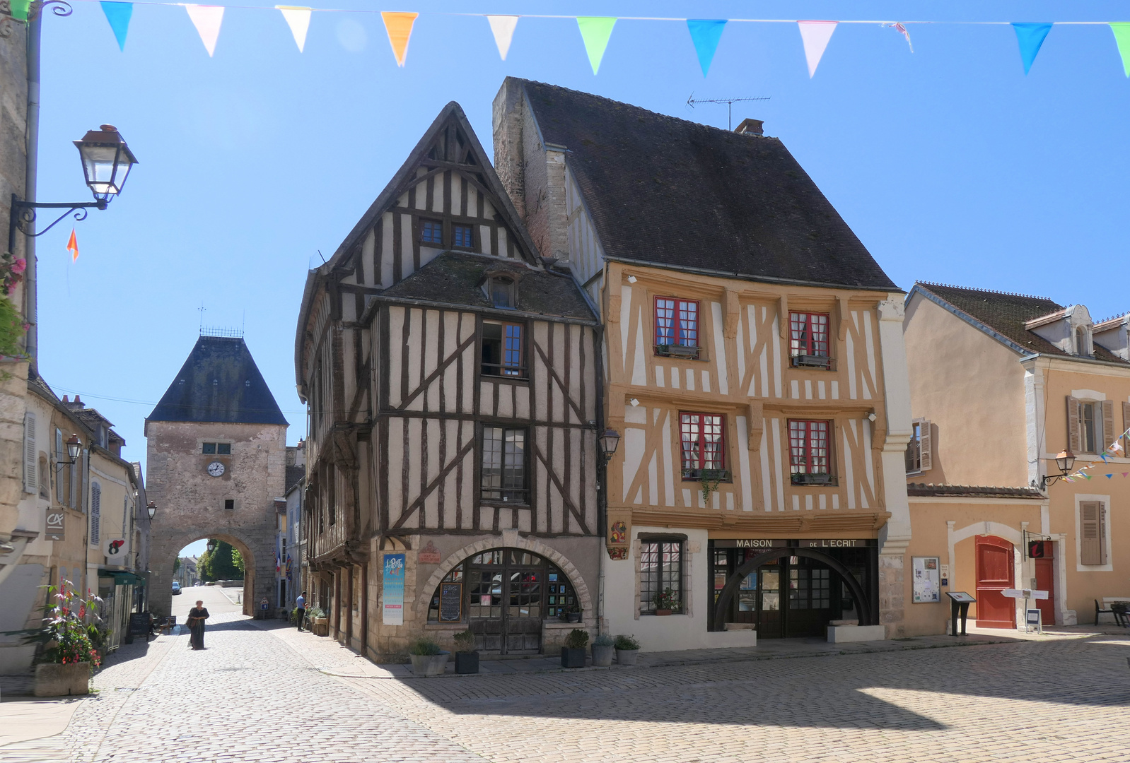 am Marktplatz von Noyers-sur-Serein