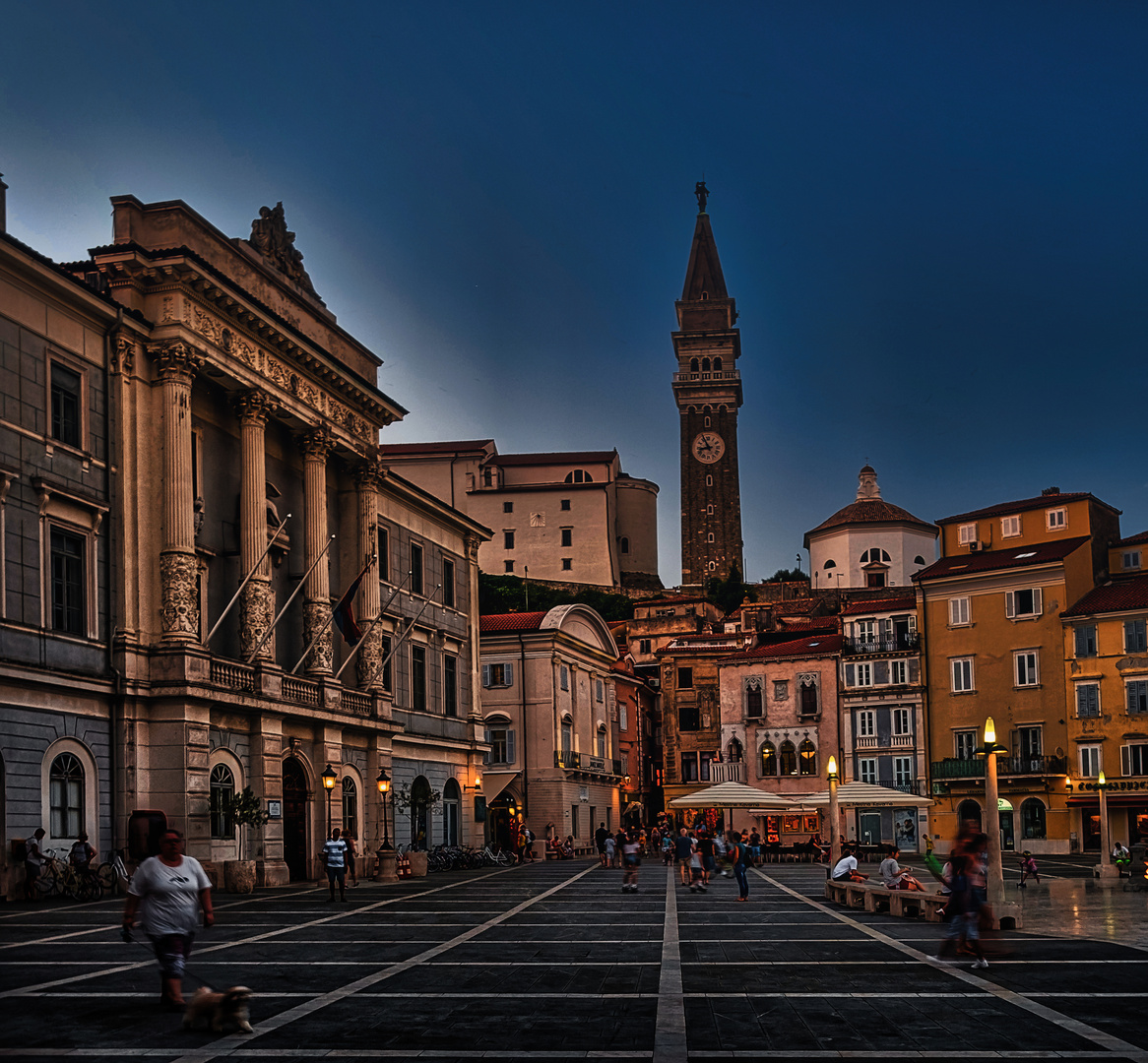 " am Marktplatz von Piran "