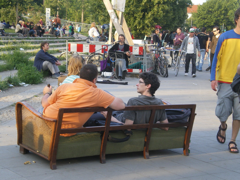 ...am mauerpark sitzt man in der ersten Reihe... by Jarinee 