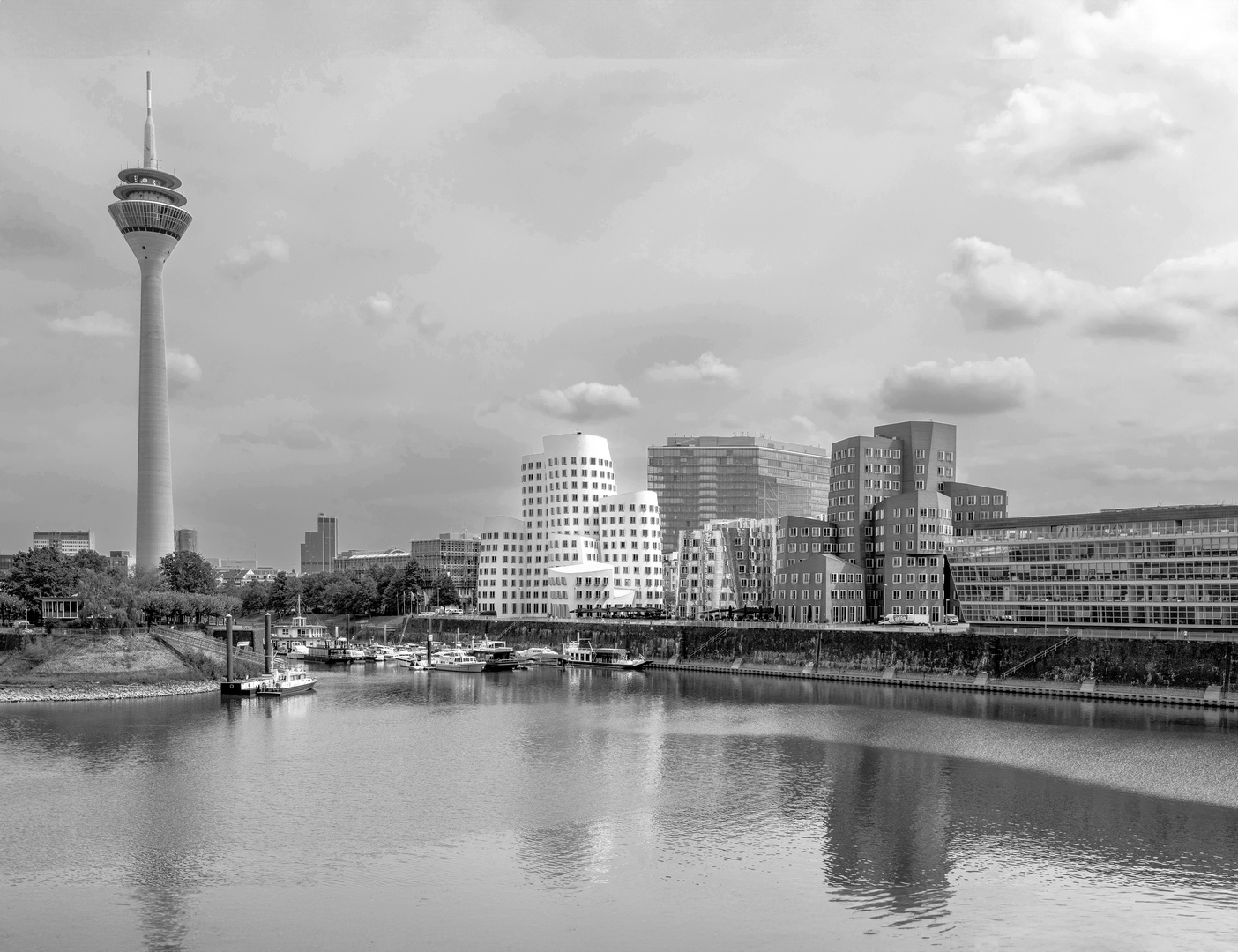 Am Medien-Hafen in Düsseldorf