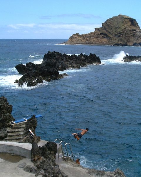 Am Meeresschwimmbad in Porto Moniz