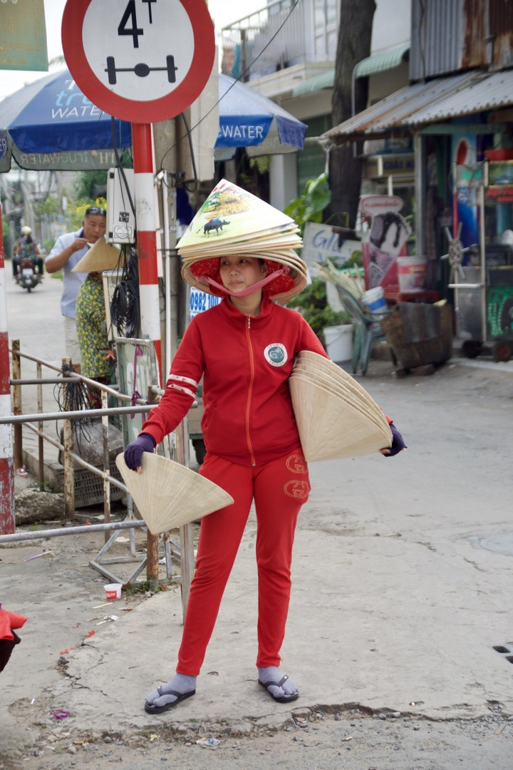 Am Mekong, "Hutladen"