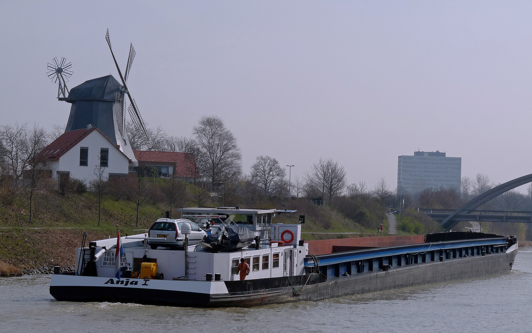 Am Mittellandkanal bei Hannover, oder, ein Hauch von Holland.