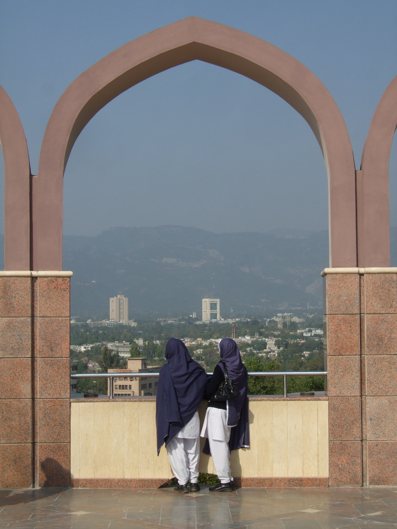 Am Monument of Pakistan