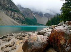 am Moraine Lake 2