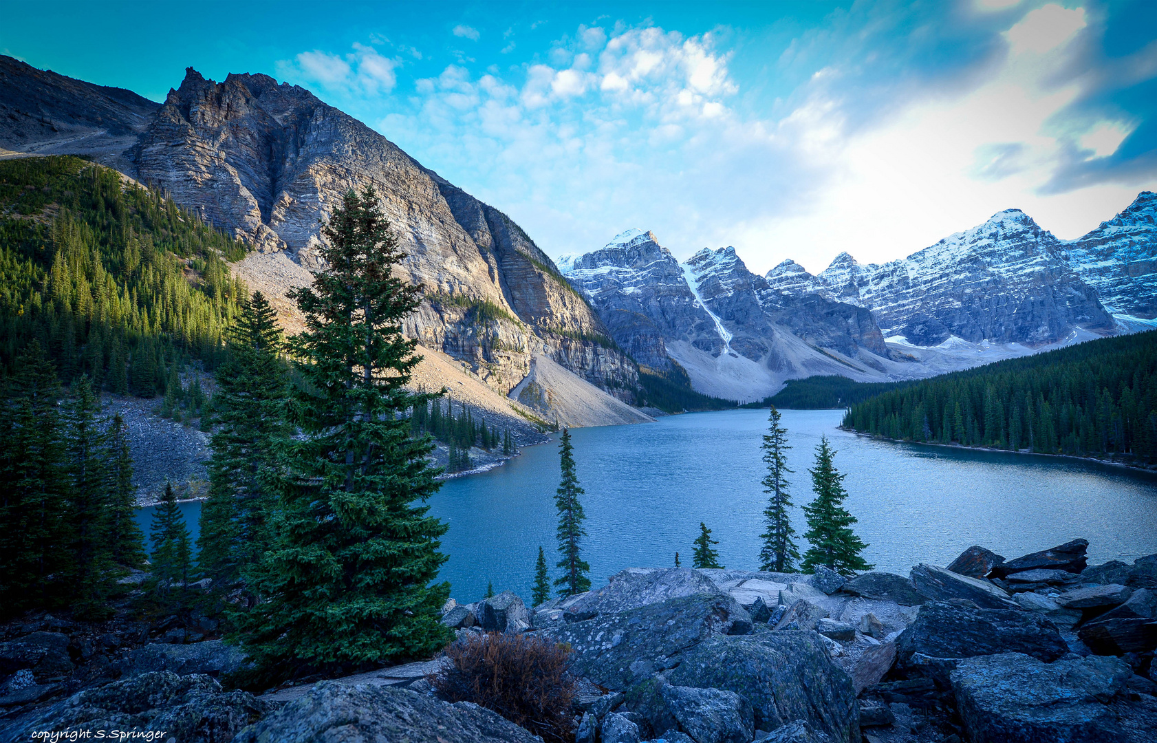 Am Moraine Lake....