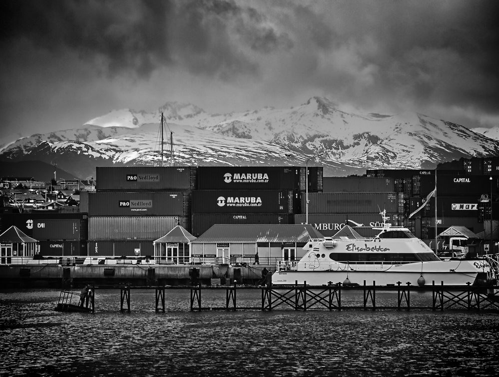 am morgen ankunft in ushuaia - das ende der reise .